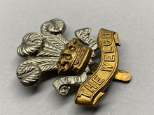 Load image into Gallery viewer, WW1 / WW2 British Army THE WELCH Regiment White Metal &amp; Brass Cap Badge.
