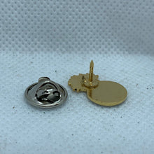 Charger l&#39;image dans la galerie, Northumberland Fusiliers- NEW British Army Military Cap/Tie/Lapel Pin Badge #130
