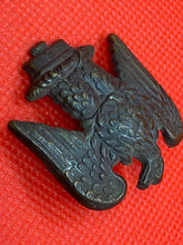 Charger l&#39;image dans la galerie, Original Victorian Era Royal Irish Fusiliers Cap / Pouch Badge
