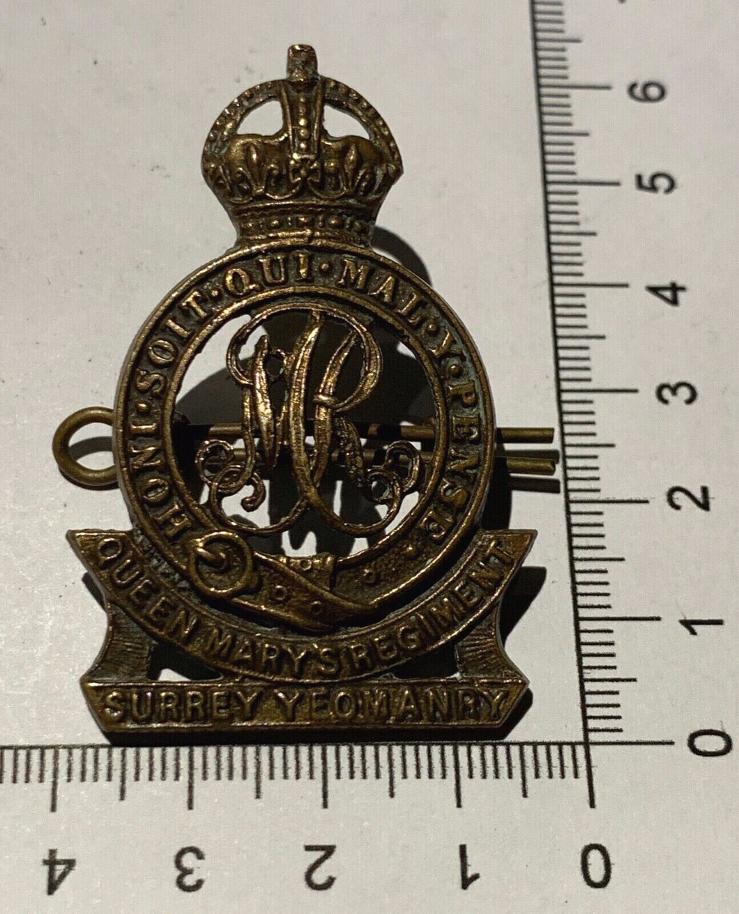 A RARE WW1 British Army cast SURREY YEOMANRY bronze/brass cap badge - The Militaria Shop