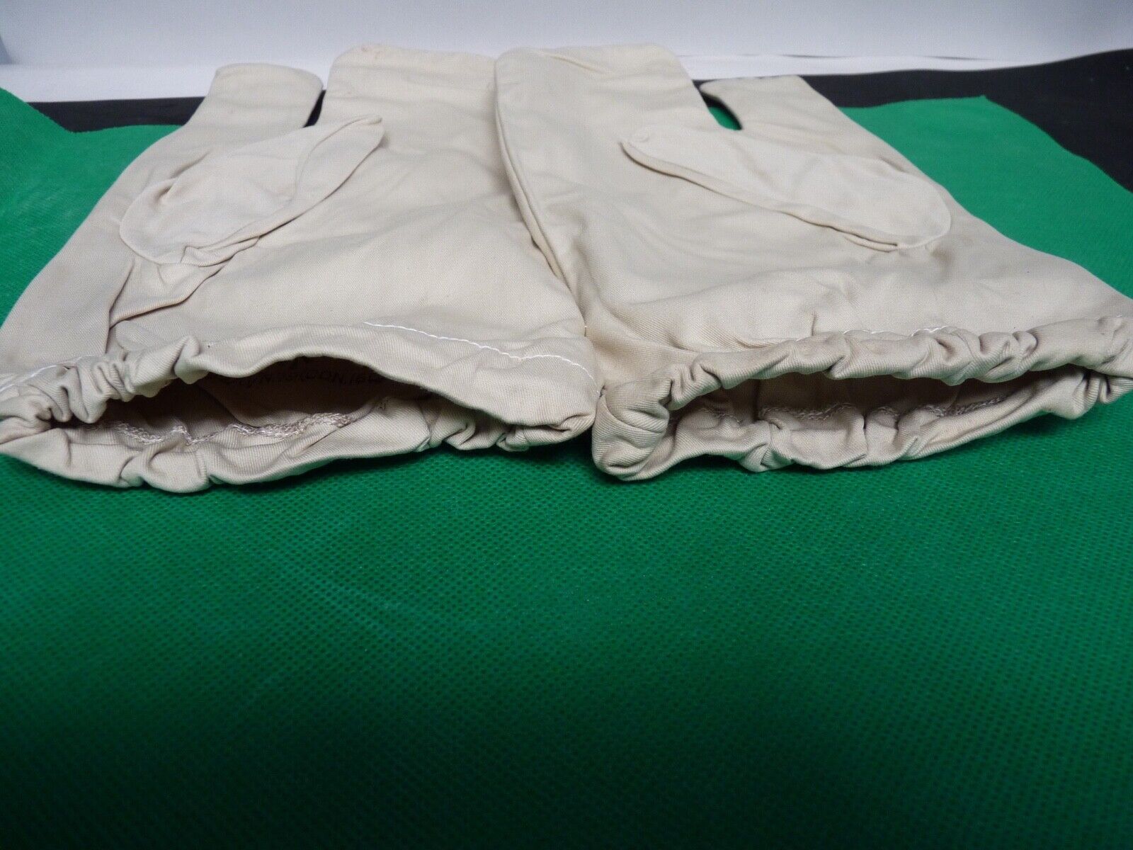 Original WW2 British Army Gunners Winter White Gloves - The Militaria Shop