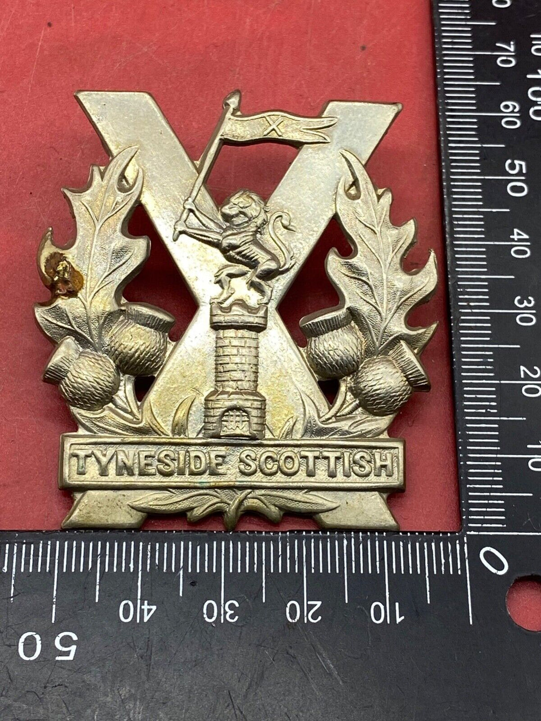 WW1 / WW2 British Army Tyneside Scottish  - White Metal Cap Badge.