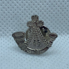 Lade das Bild in den Galerie-Viewer, Light Infantry - NEW British Army Military Cap / Tie / Lapel Pin Badge (#30)
