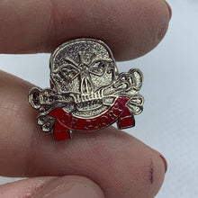 Charger l&#39;image dans la galerie, 17th / 21st Lancers - NEW British Army Military Cap/Tie/Lapel Pin Badge #36
