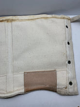 Charger l&#39;image dans la galerie, Original British Army / Royal Navy White 37 Pattern Spats / Gaiters- Well Marked
