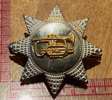 Load image into Gallery viewer, British Army KC Musicians white metal &amp; gilt cap dress uniform cap badge.
