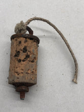 Lade das Bild in den Galerie-Viewer, Original WW1 / WW2 British Army Water Bottle Cork Lid
