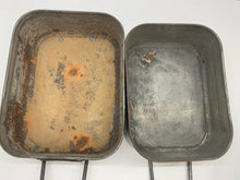 Charger l&#39;image dans la galerie, Original WW2 British Army Soldiers Mess Tin 2 Part Set - Used Original
