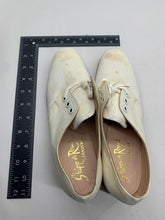 Load image into Gallery viewer, Original WW2 British Army Women&#39;s White Summer Shoes - ATS WAAF - Size 240 S
