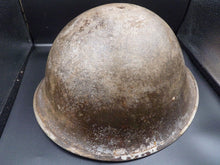 Lade das Bild in den Galerie-Viewer, Mk3 Kanadische / Britische Armee Original WW2 Schildkrötenhelm mit hoher Niete 
