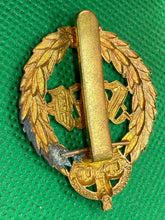 Load image into Gallery viewer, Original WW1 / WW2 British Army - 2nd Dragoon Guards BAYS Regiment Cap Badge
