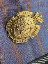 Lade das Bild in den Galerie-Viewer, Original British Army Victorian - Queen Victoria&#39;s Own Corps of Guides Cap Badge
