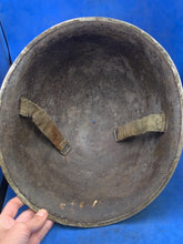 Charger l&#39;image dans la galerie, Original WW2 British Army / Canadian Army Mk3 Turtle Combat Helmet
