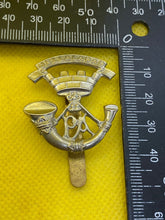 Load image into Gallery viewer, WW1 / WW2 British Army SOMERSET LIGHT INFANTRY White Metal Cap Badge.
