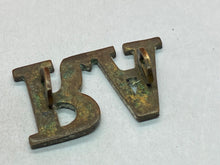 Lade das Bild in den Galerie-Viewer, Original British Army WW1 Royal Artillery RA Brass Shoulder Title
