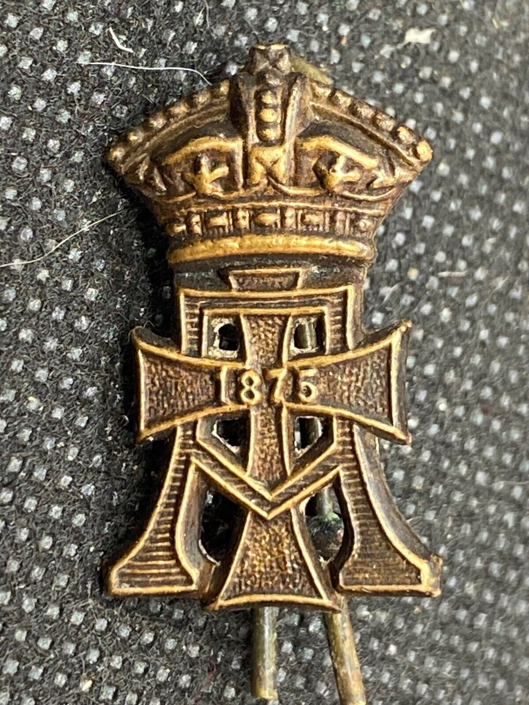 Original British Army Yorkshire Regiment Green Howards Collar Badge