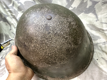 Lade das Bild in den Galerie-Viewer, Originaler Mk3 High Rivet Turtle Helm &amp; Futter der britischen/kanadischen Armee aus dem 2. Weltkrieg 
