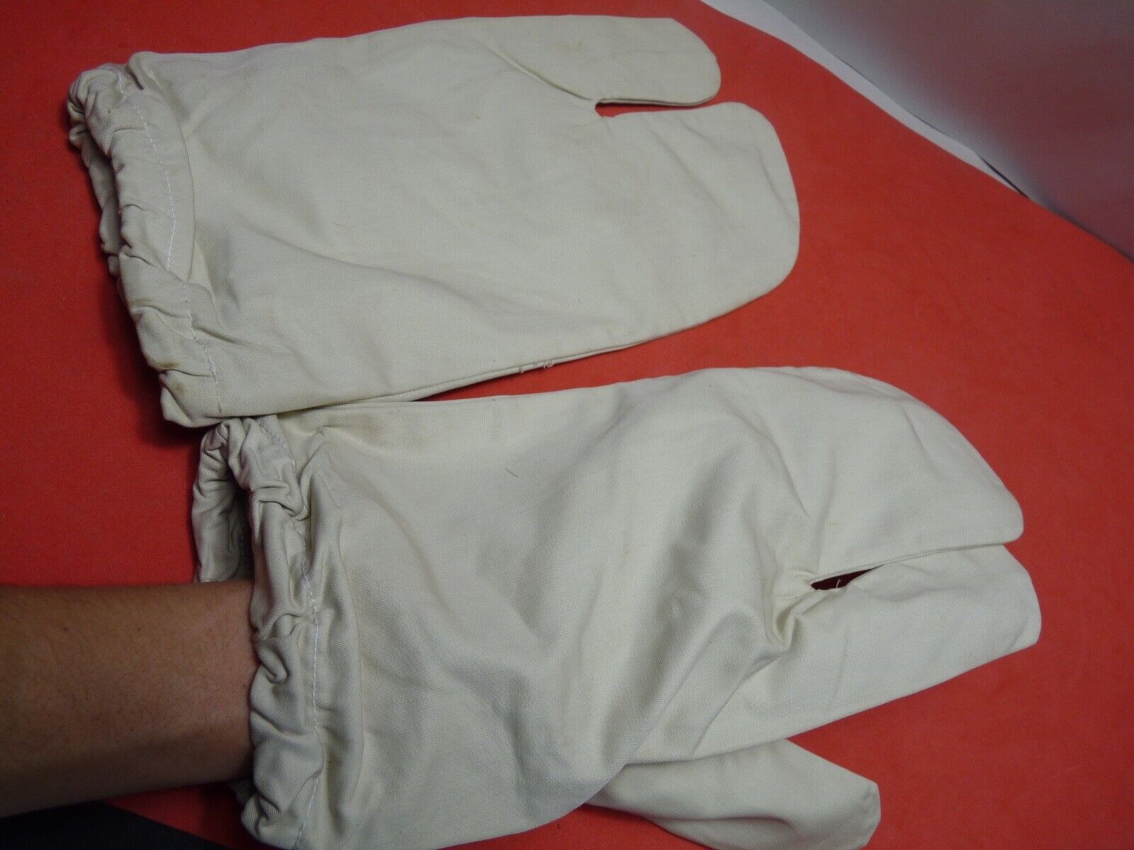 Original WW2 British Army Gunners Winter White Gloves - The Militaria Shop