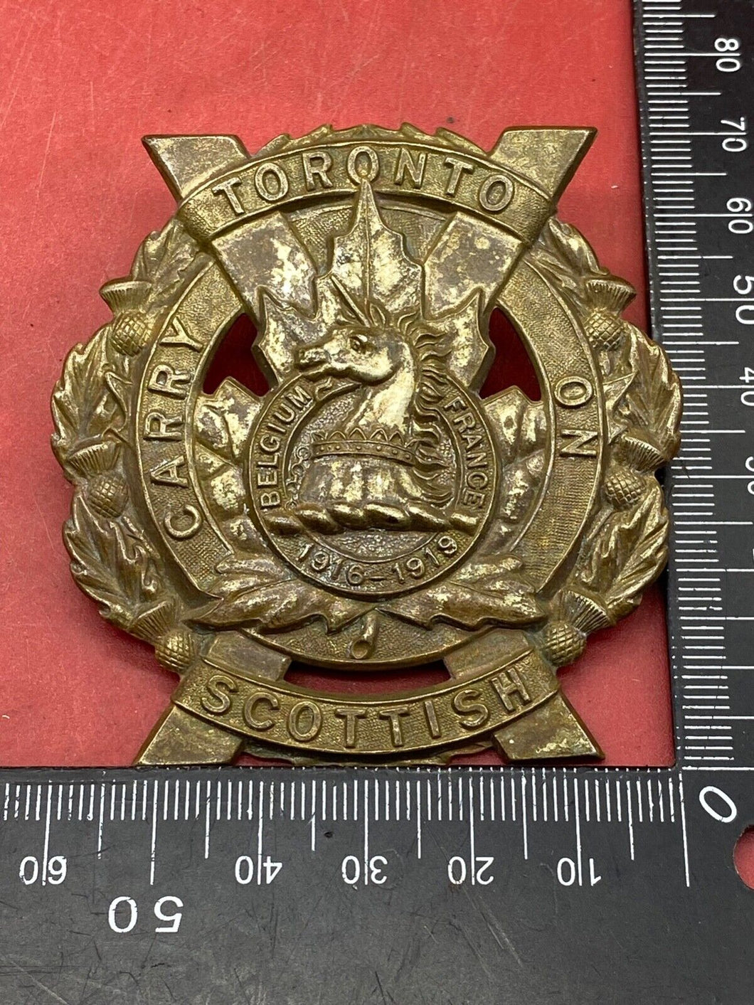 WW1 / WW2 Canadian Army Toronto Scottish - White Metal Cap Badge.