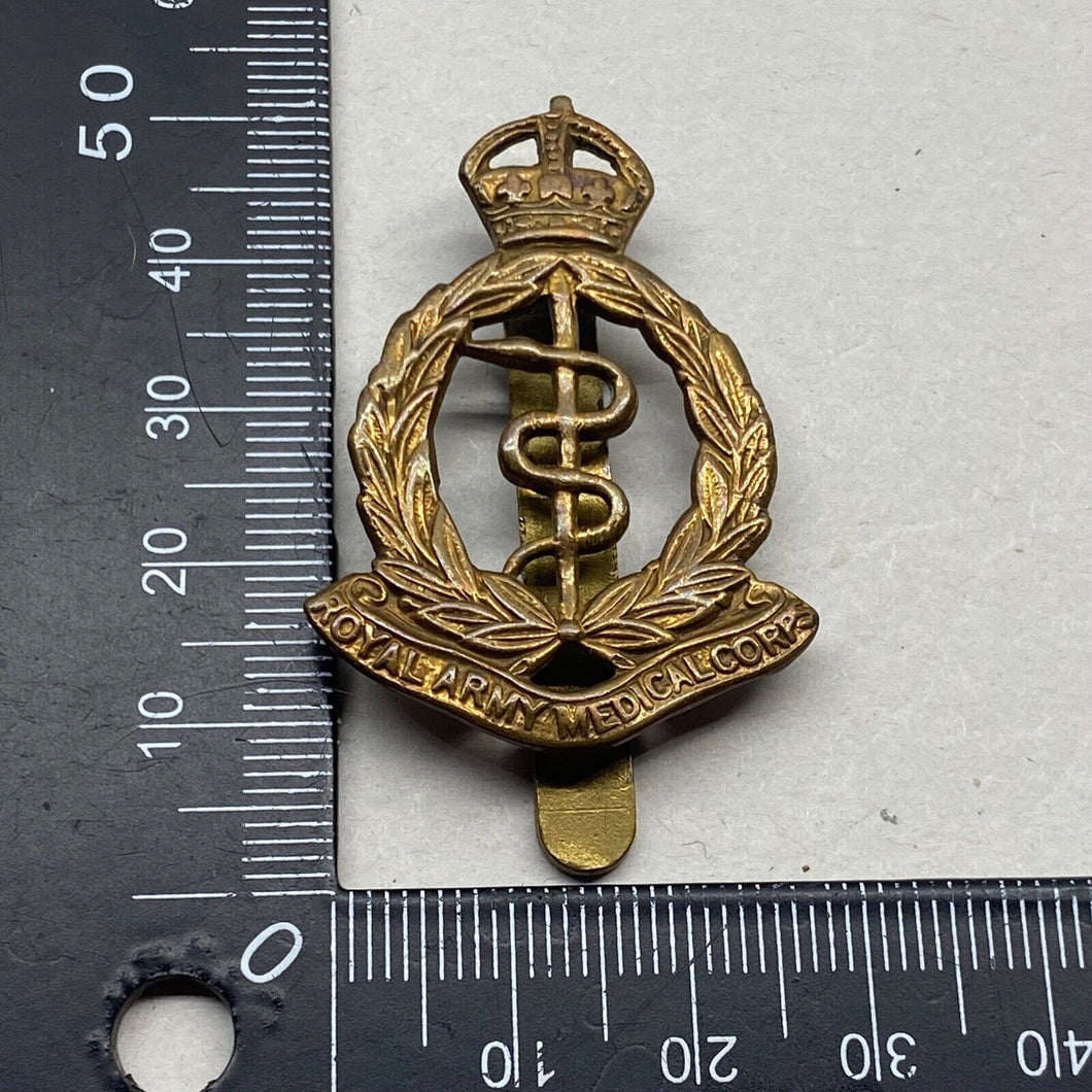 WW1 / WW2 British Army ROYAL ARMY MEDICAL CORPS Brass Cap Badge.