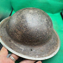 Lade das Bild in den Galerie-Viewer, Britischer Armee-Mk2-Brodie-Helm – Original aus dem 2. Weltkrieg – südafrikanische Herstellung 
