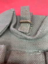 Charger l&#39;image dans la galerie, 37 Pattern Bren Pouch - Post WW2 British Army Pattern in Great Condition
