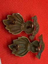 Load image into Gallery viewer, Original WW1 / WW2 British Army Artillery Officers Bronze Collar Badges - Pair

