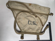 Lade das Bild in den Galerie-Viewer, Original WW2 US Army M1928 Haversack Pack Tail - 1942 Dated
