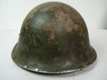 Lade das Bild in den Galerie-Viewer, Original Mk3 Schildkrötenhelm der kanadischen/britischen Armee aus dem 2. Weltkrieg mit hohen Nieten 
