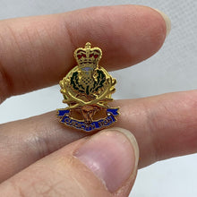 Load image into Gallery viewer, Scottish Highlanders - NEW British Army Military Cap/Tie/Lapel Pin Badge #110 - The Militaria Shop
