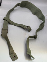 Charger l&#39;image dans la galerie, Original WW2 British Army 44 Pattern Shoulder Strap - 1945 Dated
