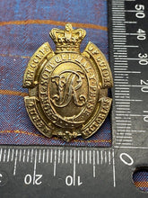 Lade das Bild in den Galerie-Viewer, Original British Army Victorian - Queen Victoria&#39;s Own Corps of Guides Cap Badge
