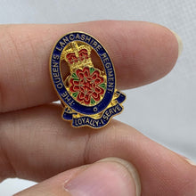 Charger l&#39;image dans la galerie, Queen&#39;s Lancashire Regt - NEW British Army Military Cap/Tie/Lapel Pin Badge #121 - The Militaria Shop
