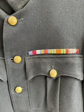 Lade das Bild in den Galerie-Viewer, Original WW2 British Army South Lancashire Regiment Dress Uniform Jacket - 36&quot; C
