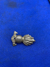 Load image into Gallery viewer, Royal Artillery British Army Cap/Beret/Collar Badge
