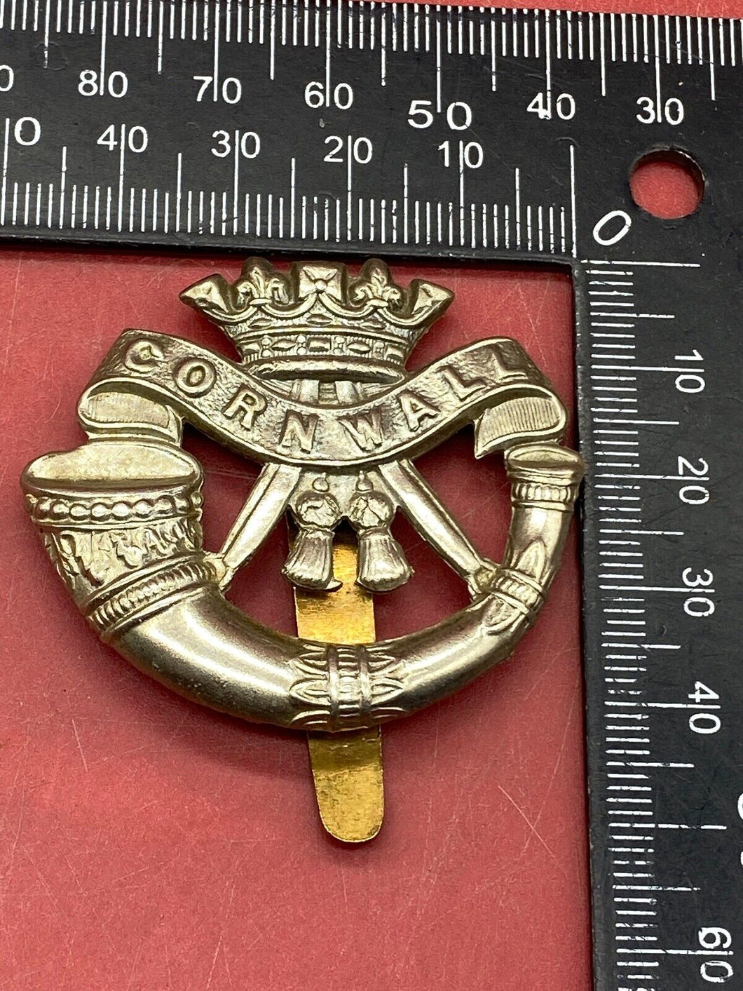 WW1 / WW2 British Army Duke of Cornwall's Light Infantry White Metal Cap Badge.