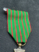 Load image into Gallery viewer, Original WW1 French Army Croix de Guerre Medal - 1914-1917
