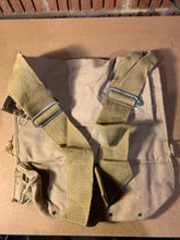 Charger l&#39;image dans la galerie, Original WW2 British Army Indian Made Soldiers Gas Mask Bag &amp; Strap - 1943 Dated
