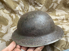 Lade das Bild in den Galerie-Viewer, Britischer Mk2 Brodie Helm - Kampfhelm aus dem 2. Weltkrieg - schönes Original 
