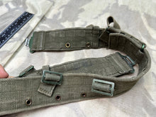 Charger l&#39;image dans la galerie, Original WW2 British Army 44 Pattern Soldiers Belt - 36&quot; Waist
