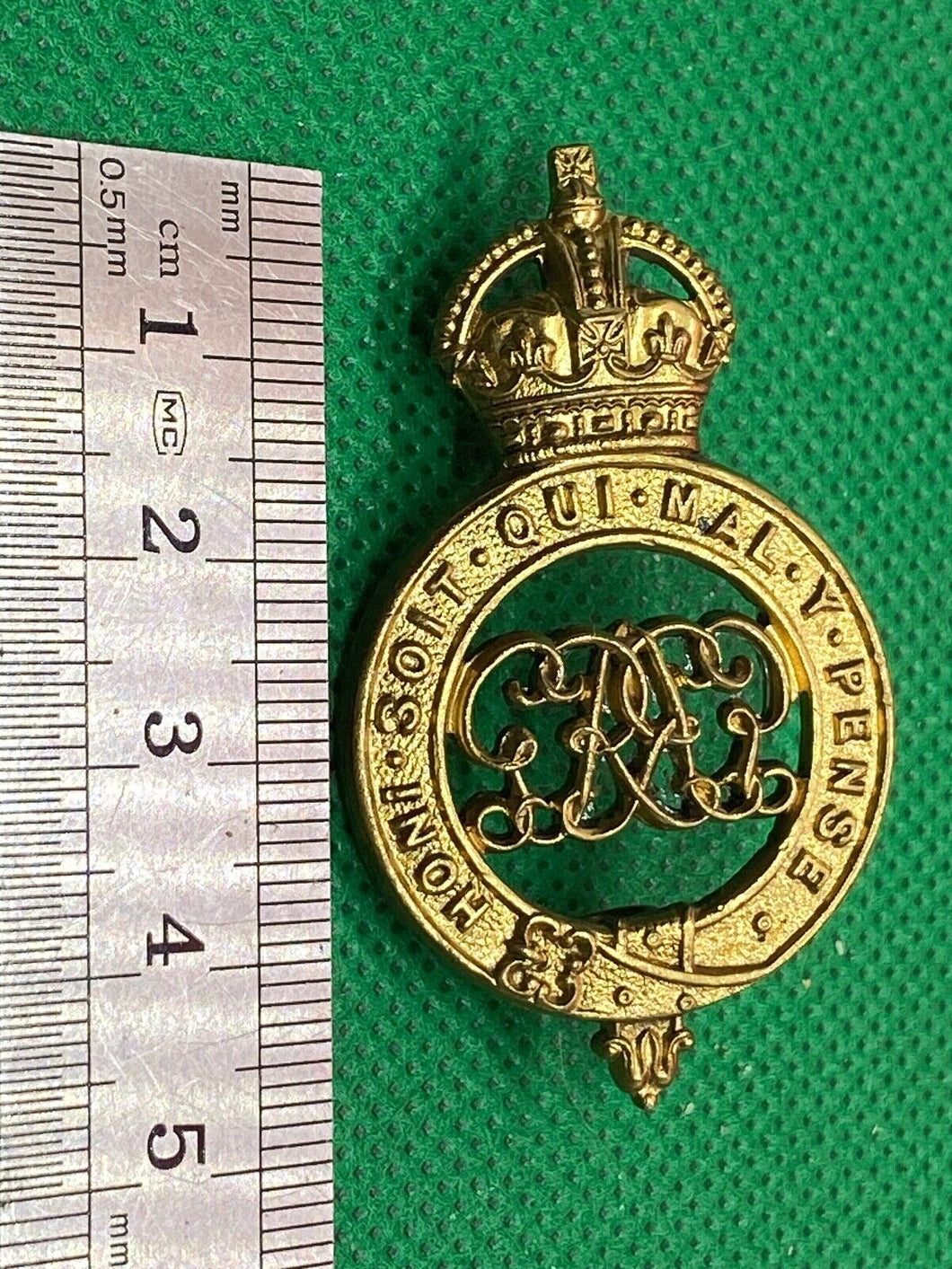Original KC British Army - Royal Army Grenadier Guards Cap / Epaulette Badge