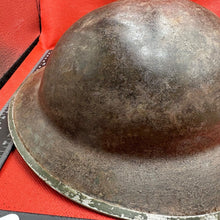 Lade das Bild in den Galerie-Viewer, Britischer Armee-Mk2-Brodie-Helm – Original aus dem 2. Weltkrieg – südafrikanische Herstellung 
