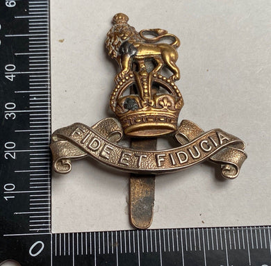 WW1 / WW2 British Army - Army Pay Corps white metal and brass cap badge - The Militaria Shop