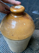 Lade das Bild in den Galerie-Viewer, Original WW1 SRD Jar Rum Jar - British Army Issue - &quot;Supply Reserve Depot&quot; Jug
