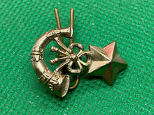 Lade das Bild in den Galerie-Viewer, Original British Army CAMERONIANS SCOTTISH RIFLES Collar Badge
