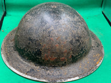 Lade das Bild in den Galerie-Viewer, Originaler Kampfhelm Mk2 Brodie der britischen Armee aus dem 2. Weltkrieg – Rotes Div-Zeichen 
