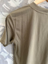Charger l&#39;image dans la galerie, British Army Thermal Underwear T-Shirt Short Sleeve - New Old Stock - 160/80
