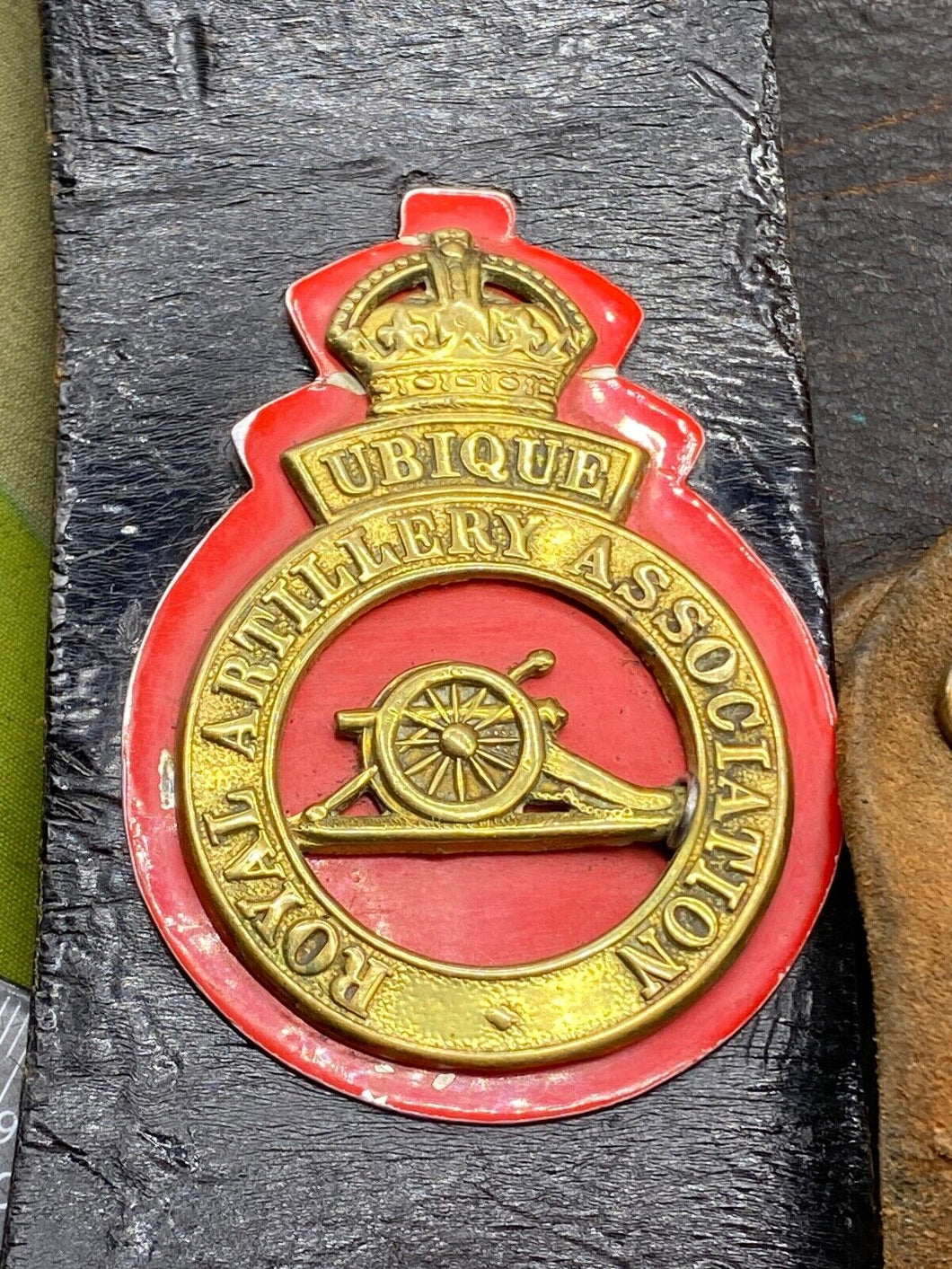 WW2 Kings Crown Royal Artillery Association Leather Cross Belt with Brass Badge