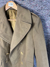 Lade das Bild in den Galerie-Viewer, Original WW2 British Army Officers Private Purchase Jeep Greatcoat - 38&quot; Chest
