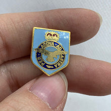 Charger l&#39;image dans la galerie, RAF Royal Air Force - NEW British Army Military Cap/Tie/Lapel Pin Badge #160
